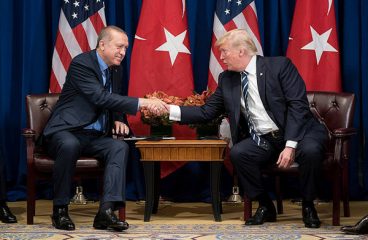 Recep Tayyip Erdoğan (presidente de Turquía) y Donald Trump (presidente de EEUU) en el 72º período de sesiones de la Asamblea General de la ONU. Foto: Shealah Craighead / The White House. Dominio Público. Blog Elcano