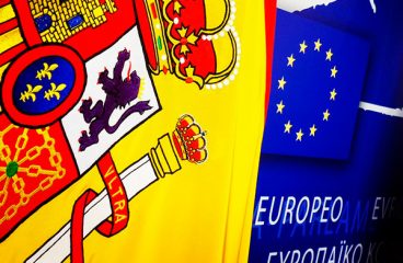 Imagen de la bandera de España y de la UE. Foto: European Parliament (CC BY-NC-ND 2.0).