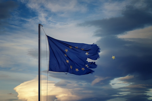 The reversibility of Europe. European Union flag. Photo: Theophilos Papadopoulos / Flickr. CC BY-NC-ND 2.0. Elcano Blog