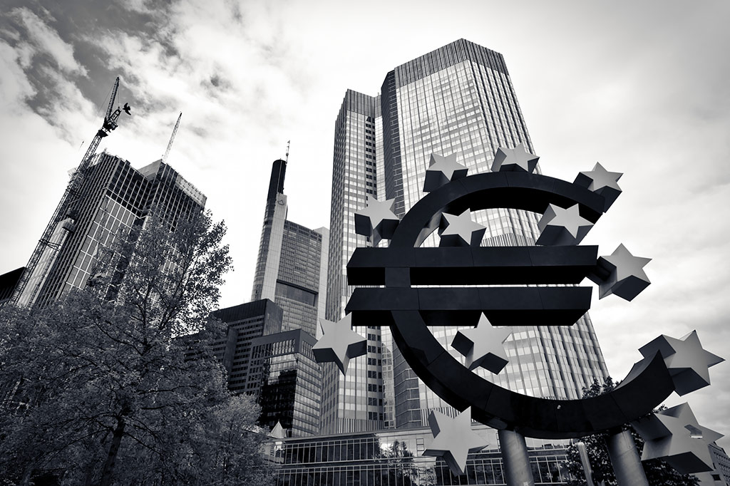 Evaluando los riesgos geopolíticos para la economía europea. Imagen de la Eurotower con el símbolo del euro en Frankfurt (Alemania). Foto: Michael Scheinost (CC BY-NC-ND 2.0). Blog Elcano
