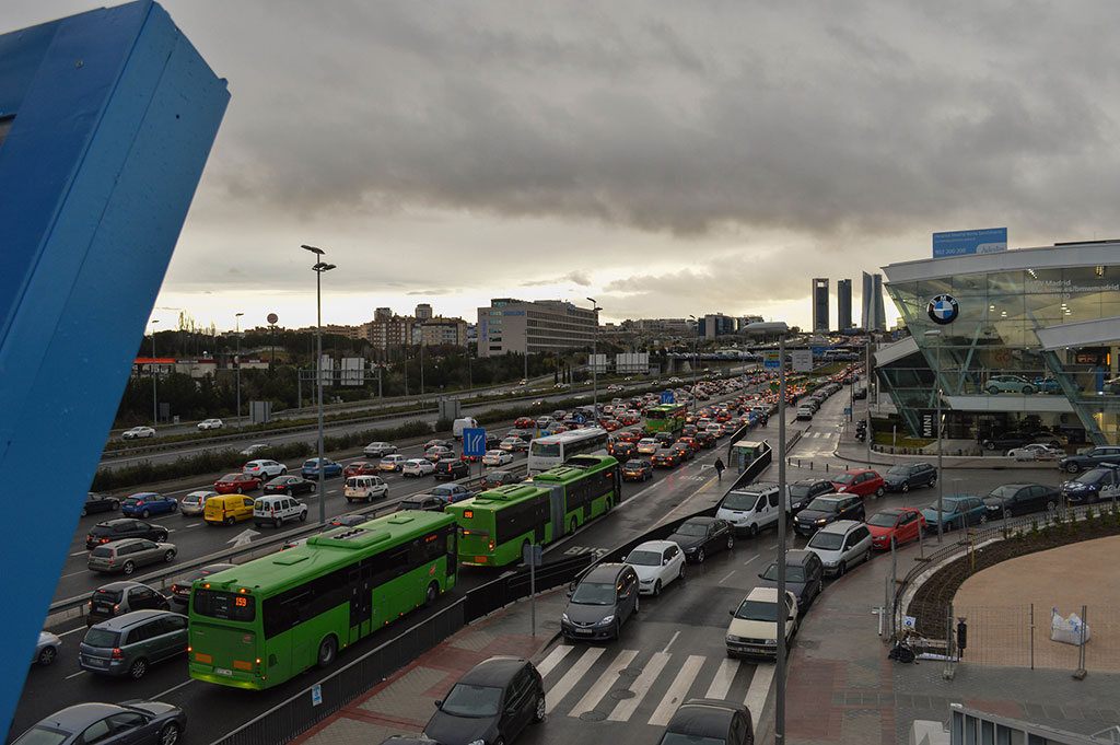 Spanish citizens and Climate Change. Evening rush in Madrid (Spain). Photo: Francisco Anzola (CC BY 2.0). Elcano Blog