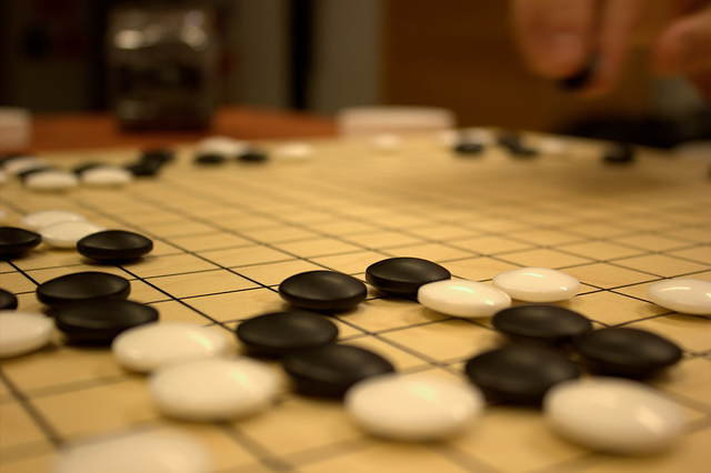 Technology: the great Chinese game of go. Foto: Jaro Larnos / Flickr (CC BY 2.0). Blog Elcano