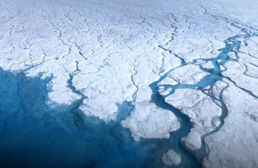 Arroyos y ríos que se forman en la capa de hielo de Groenlandia durante la primavera y el verano. Foto: NASA Goddard Space Flight Center / NASA/Goddard/Maria-José Viñas (CC BY 2.0)