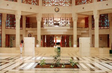 No es Qatar, es Irán. Sede del CCG en Riad. Foto: J.Stiegler (trabajo propio) vía Wikimedia Commons (CC BY-NC 3.0). Blog Elcano