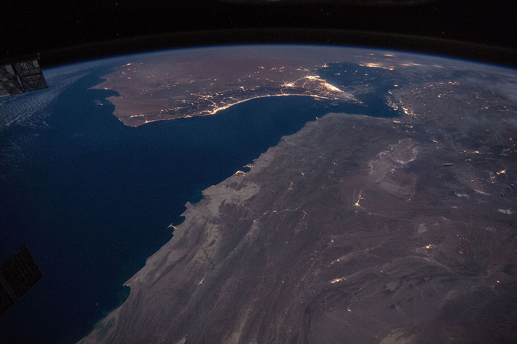 Observación de la costa del Golfo de Omán y el estrecho de Ormuz. Foto: NASA/Tim Kopra (Wikimedia Commons / Dominio público). Blog Elcano