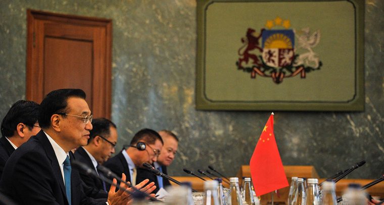 Li Keqiang, primer ministro de China, durante cumbre China-CEEC 16+1 en Letonia (2016). Foto: Valsts kanceleja/ State Chancellery Latvia (CC BY-NC-ND 2.0). Blog Elcano