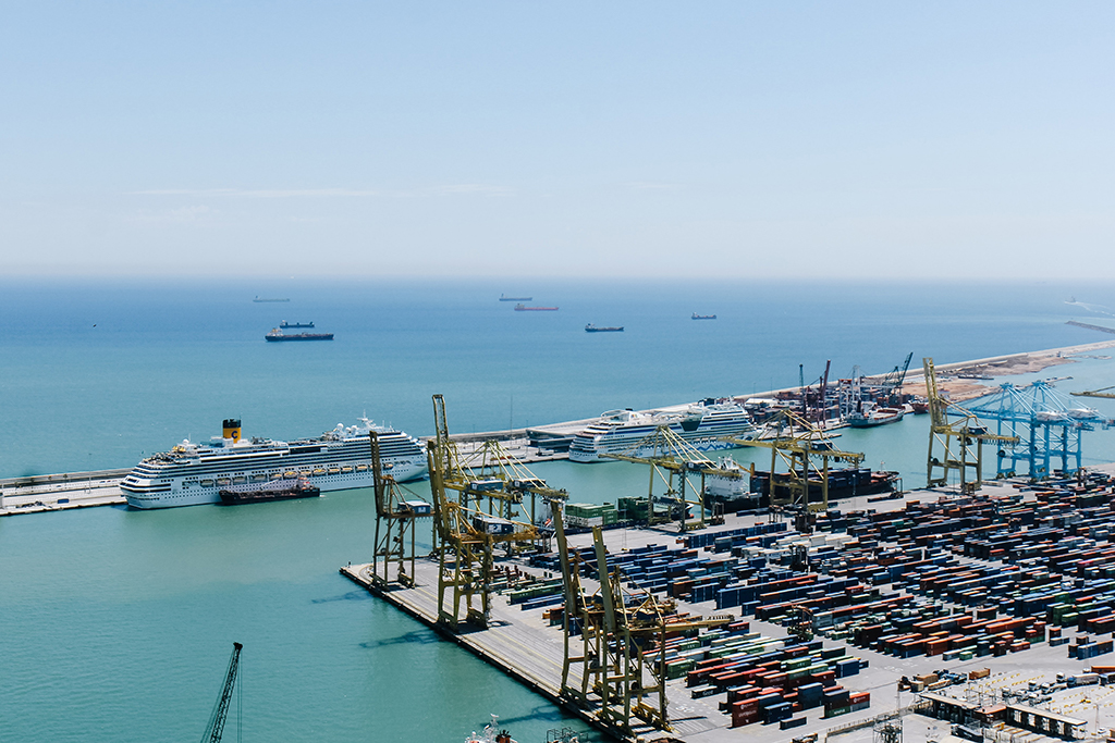 Tendencias (e incertidumbres) del comercio exterior español. Puerto de Barcelona, España. Foto: Kristijan Arsov (@aarsoph)