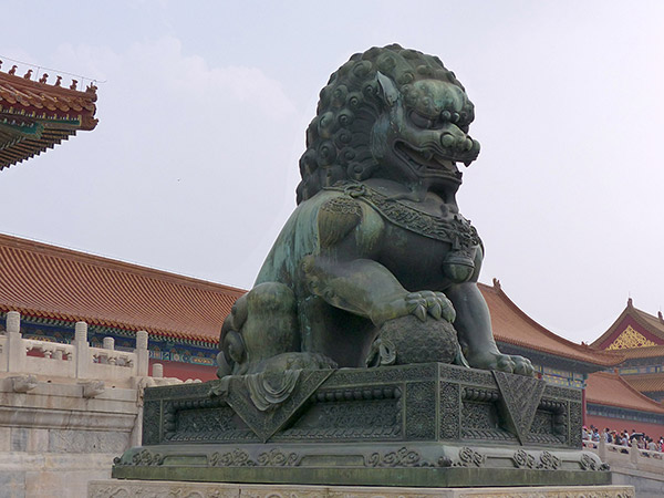 Ming Dynasty guardian lion in the Forbidden City. Photo: Juan Llanos (CC BY-ND 2.0).