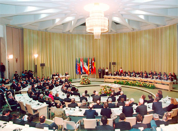 Firma del Tratado de Maastricht. 1992 / This day in history. Blog Elcano