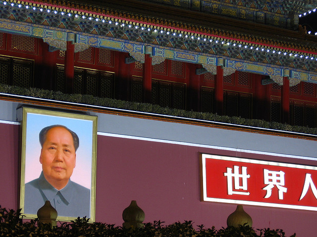 ¿Qué queda del maoísmo en la China actual? Imagen de Mao Zedong en la Plaza Tiananmen. Foto: Daniel Lombraña González / Flickr (CC BY-SA 2.0). Blog Elcano