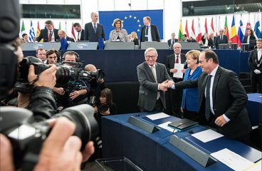 Angela Merkel, François Hollande y Jean-Claude Juncker momentos antes del pleno del Parlamento Europeo del 7 de octubre. Foto: Parlamento Europeo. Blog Elcano