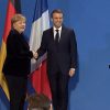 Angela Merkel y Emmanuel Macron durante una rueda de prensa de ayer en Berlín.