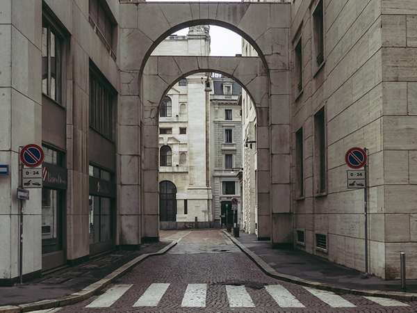 Empty streets en Milan (Italy) caused by partial quarantine (March 2020). Photo: Alberto Trentanni (CC BY-NC-ND 2.0)