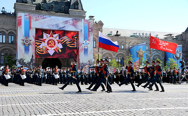 Desfile militar en conmemoración del 71º aniversario de la victoria en la Gran Guerra Patriótica 1941-1945 en la Plaza Roja de Moscú, Rusia (9/5/2016). Foto: President of Russia. Licencia Creative Commons Reconocimiento 4.0 Internacional.