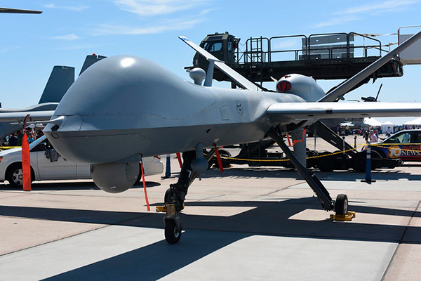 Imagen de un MQ-9 Reaper, vehículo aéreo no tripulado (VANT) o dron, desarrollado por General Atomics. Foto: Chris Hunkeler (CC BY-SA 2.0)