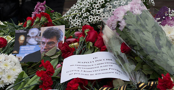 Flores en el sitio del asesinato de Boris Nemtsov. Foto: Dhārmikatva (Wikimedia Commons / CC BY-SA 4.0). Blog Elcano