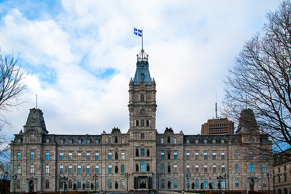 Edificio del Parlamento de Quebec (Hôtel du Parlement). Foto: Paul VanDerWerf (CC BY 2.0)