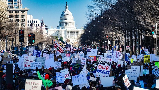 El circo Trump: pasen y vean. Marcha contra la “Muslim Ban” en Washington, D.C (4/2/2017). Foto: Ted Eytan / Flickr (CC BY-SA 2.0). Blog Elcano