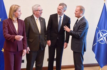 Federica Mogherini, Jean-Claude Juncker, Jens Stoltenberg y Donald Tusk el pasado viernes en Varsovia. Foto: European External Action Service (CC BY-NC 2.0)