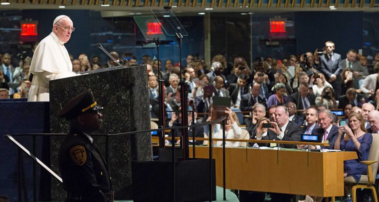Discurso del Papa Francisco en la Asamblea General de la ONU en 2015, un ejemplo de referentes morales..Foto: ONU/Evan Schneider