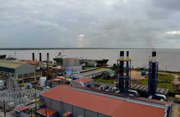 Puerto y estación eléctrica en Georgetown (Guyana)