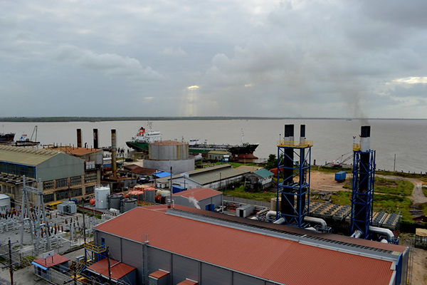 Puerto y estación eléctrica en Georgetown (Guyana)