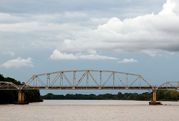 Puente Internacional José Antonio Páez sobre el río Arauca. Foto: Guillermo Vasquez (CC BY-NC-SA 2.0).