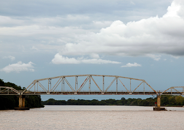 Puente Internacional José Antonio Páez sobre el río Arauca. Foto: Guillermo Vasquez (CC BY-NC-SA 2.0).