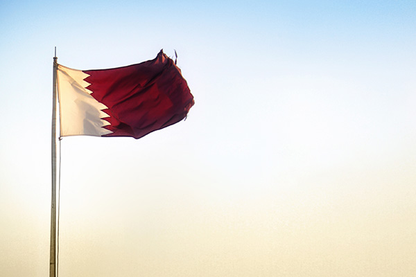 La geopolítica de la energía vuelve al Golfo, razón Qatar. Bandera de Qatar. Foto: Juanedc (CC BY 2.0)