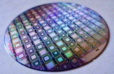 A global Cold War over Artificial Intelligence. A wafer full of quantum processors. Photo: Steve Jurvetson (CC BY 2.0). Elcano Blog