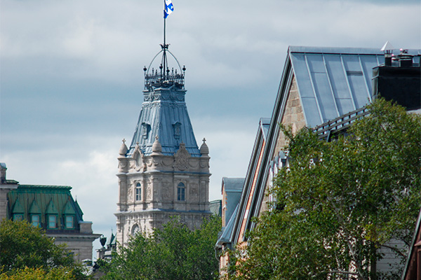 Elecciones en Quebec: el retroceso del soberanismo abre una nueva etapa. Torre del edificio de la Asamblea Nacional de Quebec.
