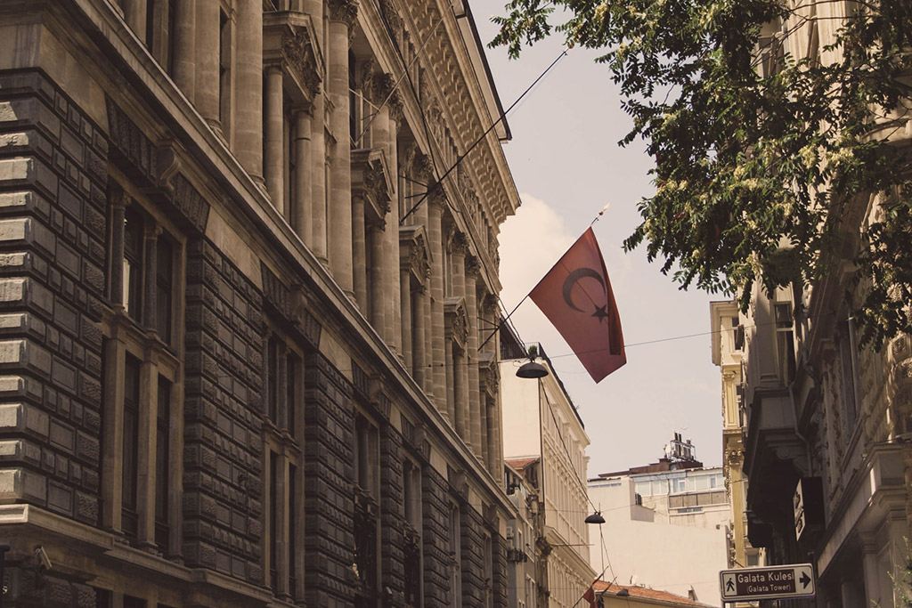 Calle del barrio de Karaköy, también conocido como Gálata, en Estambul (Turquía). Foto: Ramazan Tokay (@ramazant). Blog Elcano