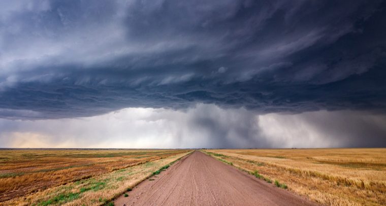 Panorama internacional: nubes de tormenta a la vista. Una tormenta se avecina sobre Kansas (EEUU). Foto: Raychel Sanner (@raychelsnr)
