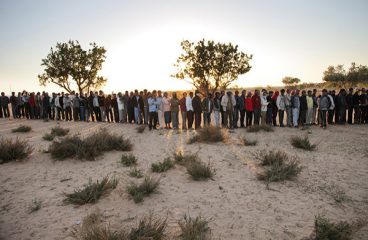 Refugiados de Libia hacen fila en el campamento de tránsito en la frontera con Túnez. Foto: UN Photo/OCHA/David Ohana (CC BY-NC-ND 2.0). Blog Elcano