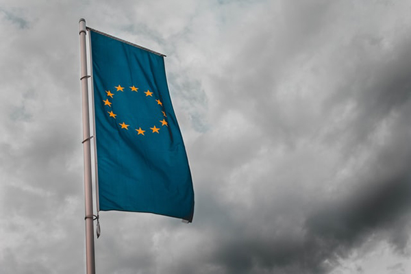 Bandera de la Unión Europea. Foto: Sara Kurfeß (@stereophototyp)