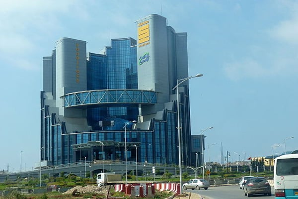 Sonatrach headquarters in Oran, Algeria. Photo: Maya-Anaïs Yataghène from Paris, France (Algérie - Oranie) (Wikimedia Commons / CC BY 2.0). Elcano Blog