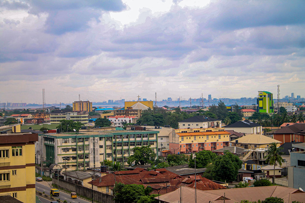 Política exterior y tecnología de la Unión Europea en África. Panorámica del distrito de Yaba en Lagos (Nigeria). Foto: Stephen Olatunde (@targetfotografi). Blog Elcano