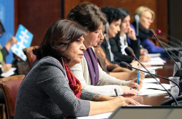 Aplicando la Resolución 1325. Mujeres activistas de Siria hablan en una rueda de prensa de ONU Mujeres. Foto: UN Women / Flickr. Licencia Creative Commons Reconocimiento-NoComercial-SinDerivados. Blog Elcano
