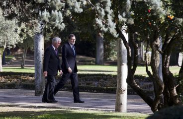 Tabaré Vázquez, presidente de Uruguay, y Mariano Rajoy en los jardínes de La Moncloa. Foto: La Moncloa / Flickr (CC BY-NC-ND 2.0). Blog Elcano