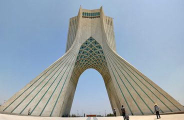 Torre Azadi en Teherán, construida en 1971 por orden del Sah. Foto: Christiaan Triebert (CC BY-NC 2.0)