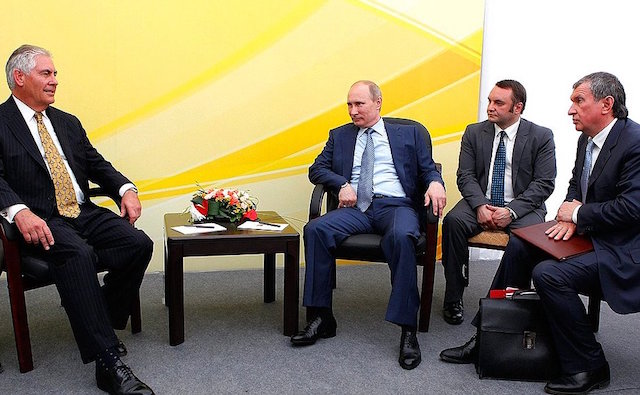 Sonrisas y lágrimas entre Washington y Moscú. Rex Tillerson y Vladimir Putin. Foto: Kremlin.ru (CC BY 4.0). Blog Elcano