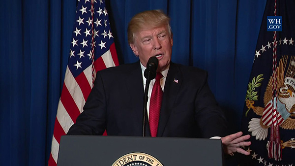 Donald Trump anuncia el ataque a Siria en respuesta al uso de armas químicas por parte del régimen de al-Assad. Captura: The White House
