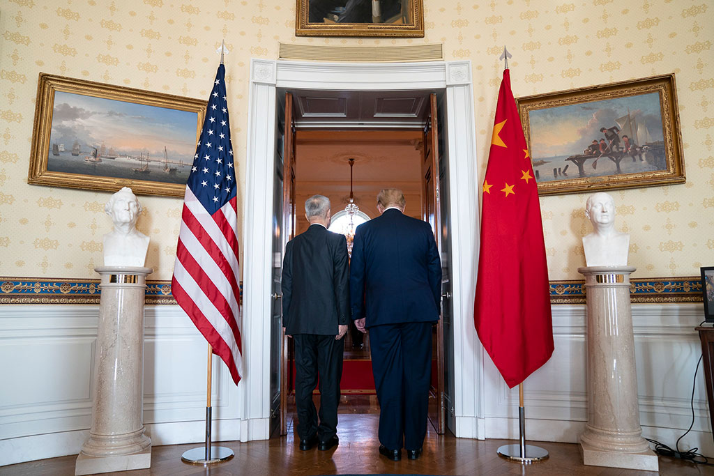 US President Donald J. Trump and Chinese Vice Premier Liu He at the signing ceremony for the U.S-China Phase One Trade Agreement on 15 January. Photo: Official White House Photo by Shealah Craighead (Public Domain). Elcano Blog