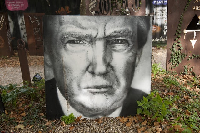 Painted portrait of Donald Trump in Lyon (France). Photo: Thierry Ehrmann / Flickr (CC BY 2.0). Elcano Blog