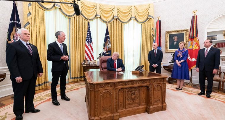 Multilateralism has lost its way. President Donald J. Trump, joined by Vice President Mike Pence, listens to Gilead CEO Daniel O’Day in the Oval Office of the White House (1/5/2020). Photo: Joyce N. Boghosian / The White House (Public domain). Elcano Blog