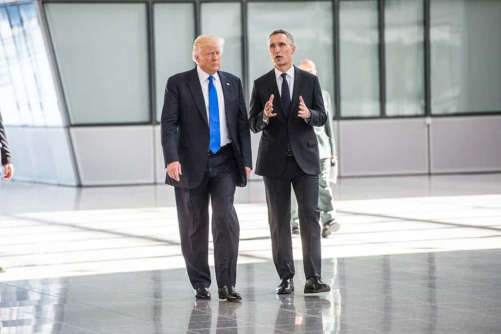 Donald Trump y Jens Stoltenberg en la pasada cumbre de la OTAN 2017. Foto: NATO North Atlantic Treaty Organization (CC BY-NC-ND 2.0). Blog Elcano