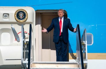 El presidente Donald Trump a su llegada a Tulsa (Oklahoma) el pasado 20 de junio. Foto: Tia Dufour/The White House (Dominio público). Blog Elcano