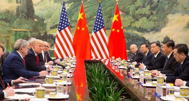 Donald J. Trump, presidente de EEUU, y Xi Jinping, presidente de la República Popular de China, participan en una reunión bilateral en el Salón del Pueblo en Pekín (9/11/2017). Foto: Shealah Craighead / Official White House (CC BY 3.0 US). Blog Elcano