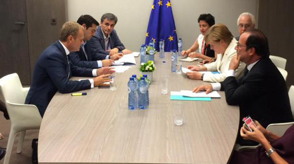 Donald Tusk, Alexis Tsipras, Euclidis Tskalotos, Angela Merkel y François Hollande. Foto: Left.gr. Blog Elcano