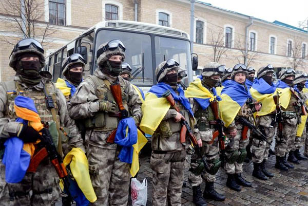 Oficiales de la policía de Ucrania en Kharkov. Foto: Sergey Bobok - AFP. Blog Elcano